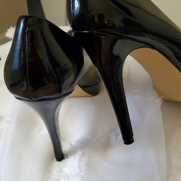 Heels (Black) - Picture 4 of 4